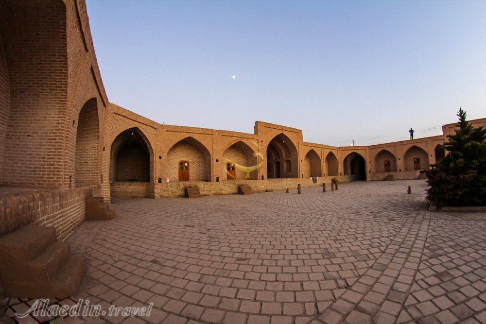 کاروانسرای ابوزید آباد در آران و بیدگل | علاءالدین تراول