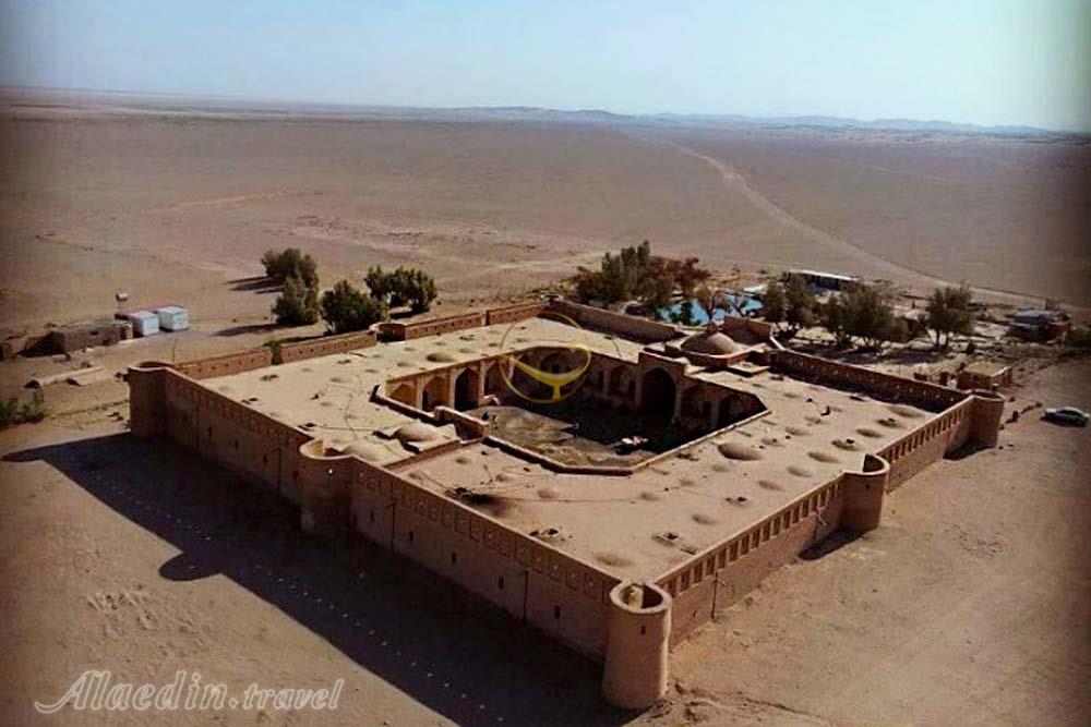 نمای بالای کاروانسرای مرنجاب در آران و بیدگل | علاءالدین تراول