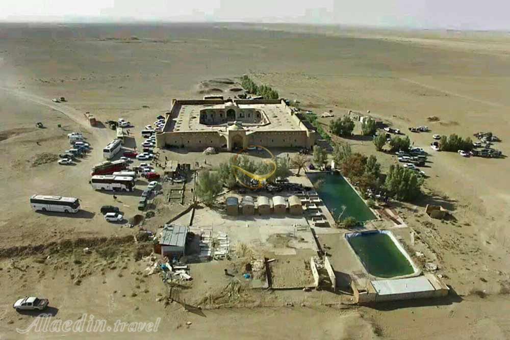 نمای بالای کاروانسرای مرنجاب در آران و بیدگل | علاءالدین تراول