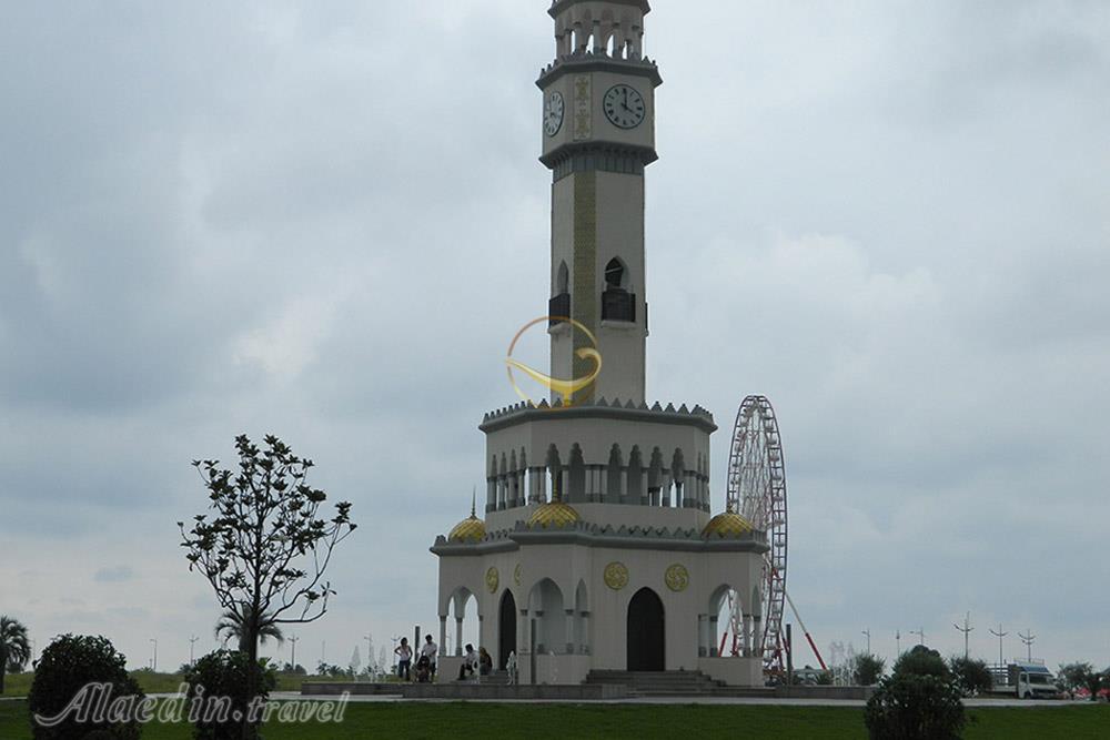 برج ساعت چاچا در باتومی - گرجستان | علاءالدین تراول