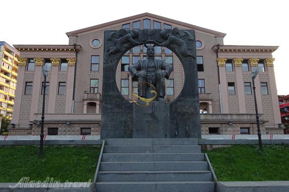 تندیس یادبود ایلیا چاوچاوادزه در باتومی - گرجستان | علاءالدین تراول