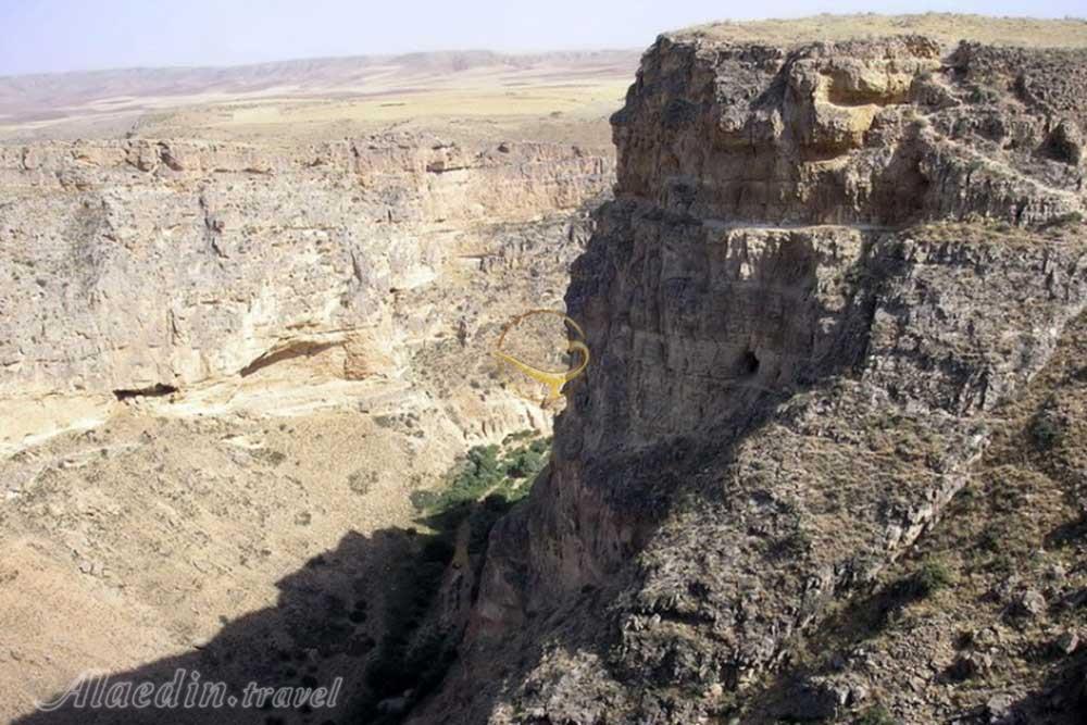 دژ و قلعه قمچقا (دره شاهان) بیجار | علاءالدین تراول