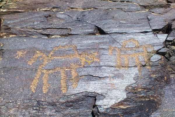 سنگ نگاره های لاخ مزار در بیرجند