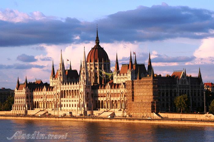 ساختمان پارلمان مجارستان در بوداپست