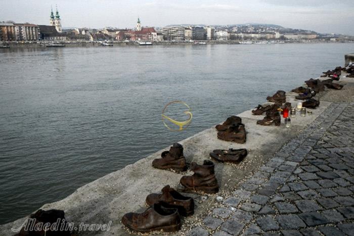 کفش های آهنی کرانه رود دانوب بوداپست - مجارستان