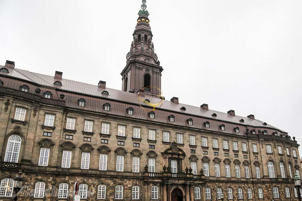 کاخ کریستین برگ کپنهاگ | علاءالدین تراول