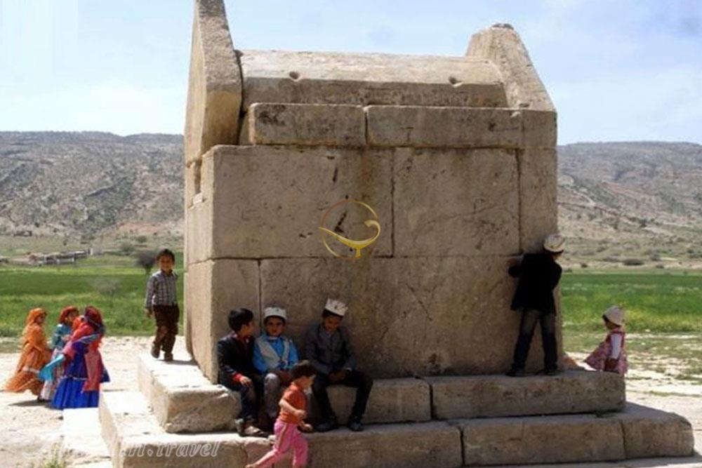 گور دختر دشتستان