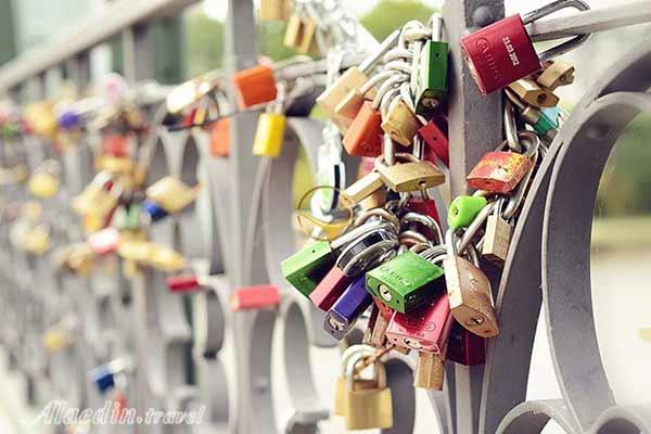 پل عشاق (ایزنر اشتیگ) فرانکفورت - آلمان