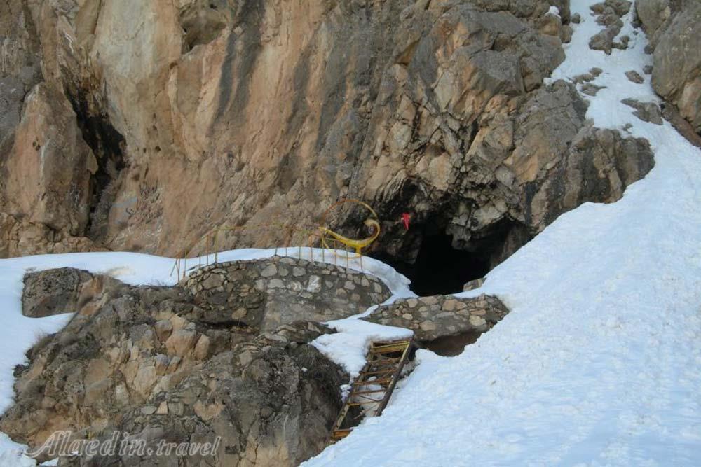 غار یخ‌ مراد گچسر | علاءالدین تراول