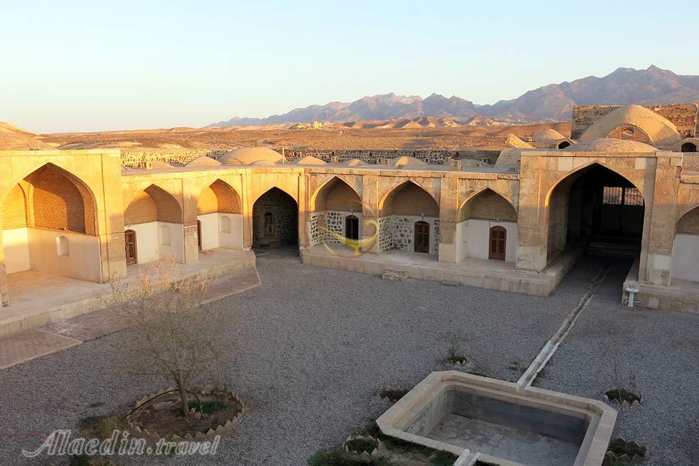 کاروانسرای قصر بهرام گور در گرمسار | علاءالدین تراول