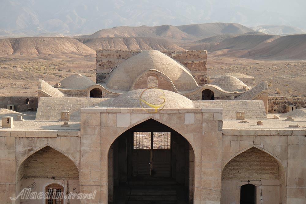 کاروانسرای قصر بهرام گور در گرمسار | علاءالدین تراول