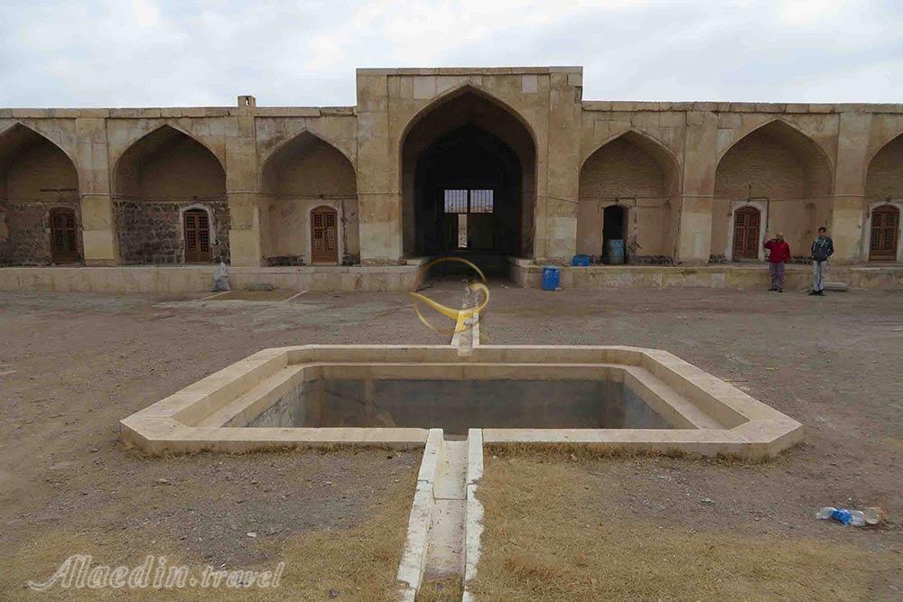 کاروانسرای قصر بهرام گور در گرمسار | علاءالدین تراول
