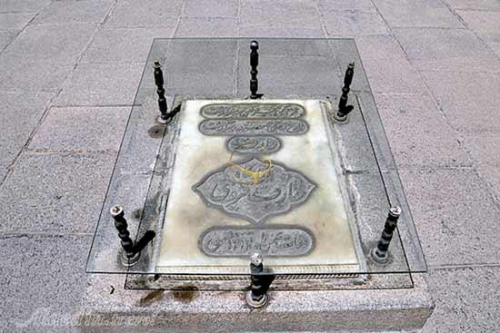 آرامگاه عارف قزوینی در همدان