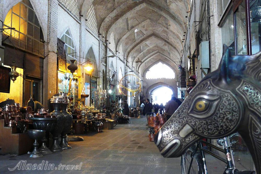 نمای داخلی بازار قیصریه اصفهان | علاءالدین تراول