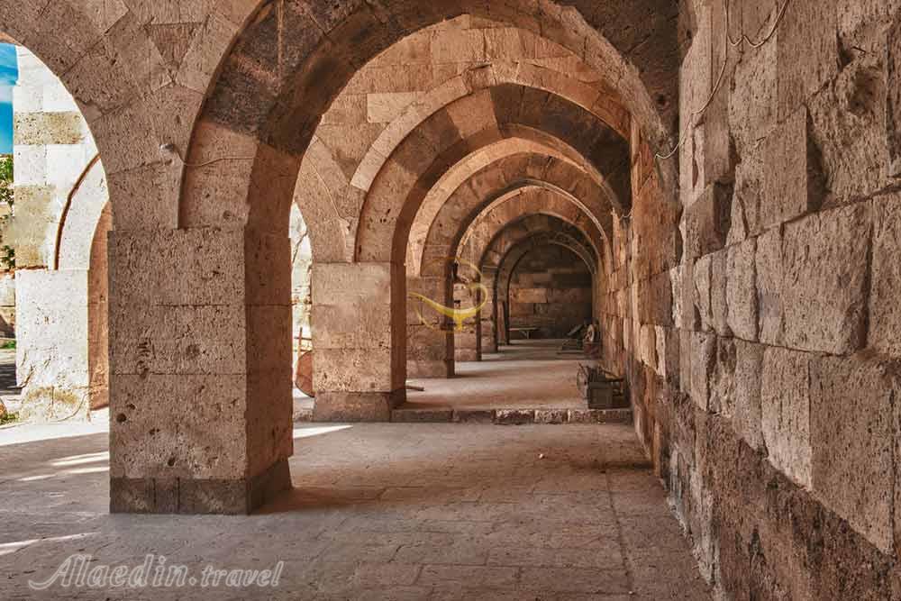 کاروانسرای قیزلار آغاسی ازمیر | علاءالدین تراول