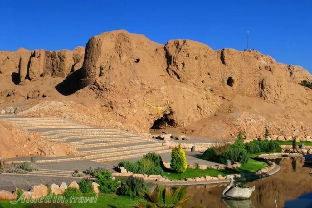 آتشکده آناهیتا (قلعه دختر) در کرمان | علاءالدین تراول