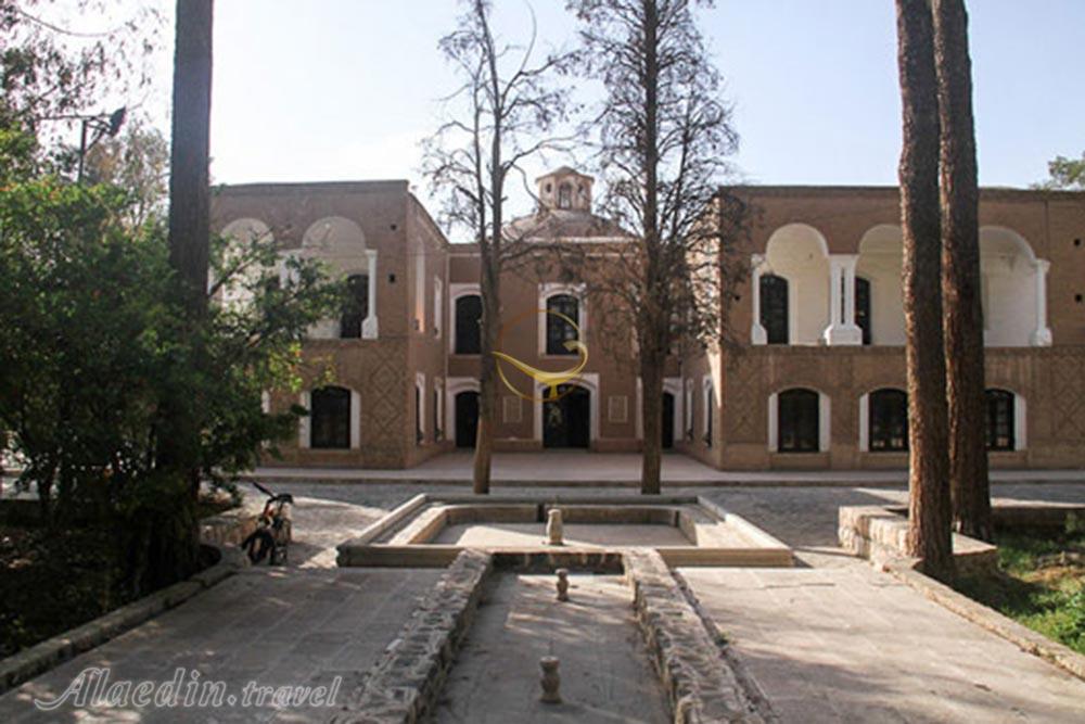 باغ موزه هرندی در کرمان (موزه رضاشاه، موزه ساز، موزه باستان شناسی) | علاءالدین تراول