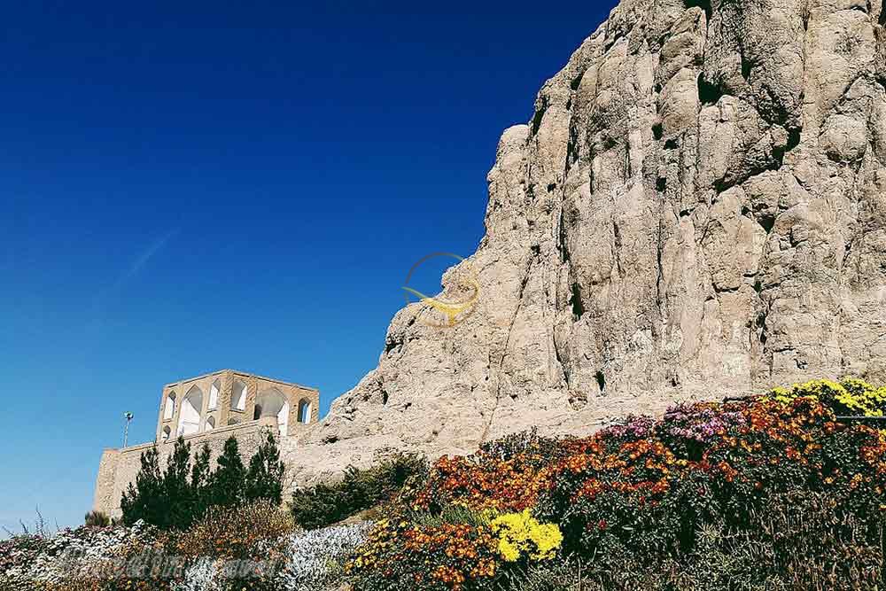 عمارت تخت درگاه قلی بیگ در کرمان | علاءالدین تراول