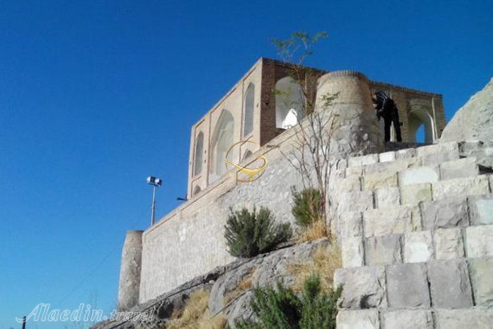 عمارت تخت درگاه قلی بیگ در کرمان | علاءالدین تراول