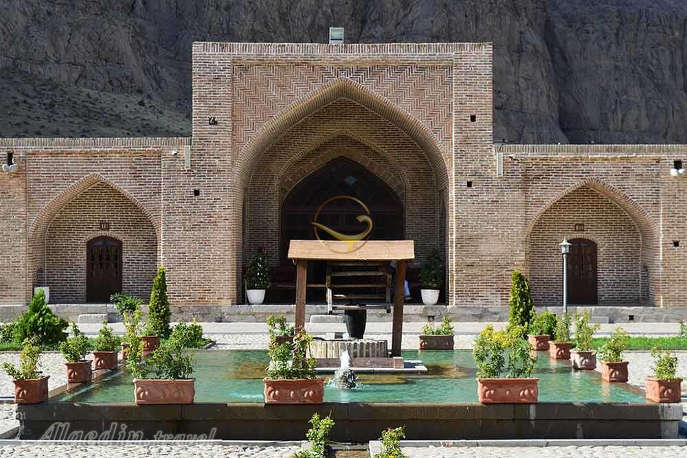 کاروانسرای شاه عباسی بیستون کرمانشاه | علاءالدین تراول