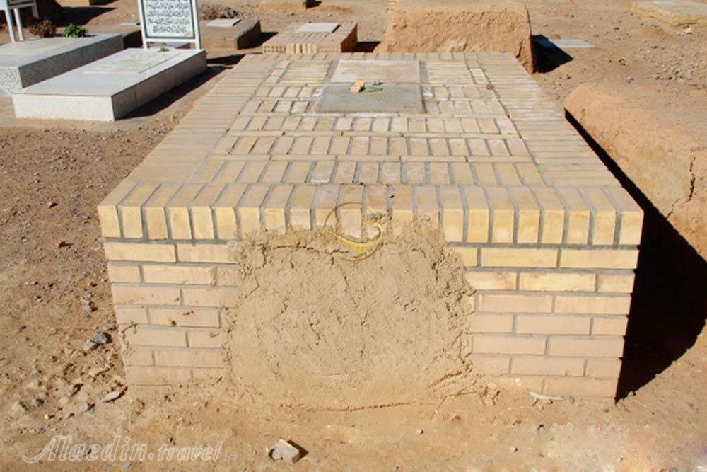 قبرستان جندق در خور و بیابانک | علاءالدین تراول