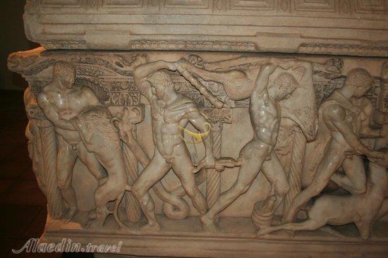 موزه اشیای چوبی و سنگی کنده کاری شده در قونیه - ترکیه (حوزه علمیه اینچه منار)