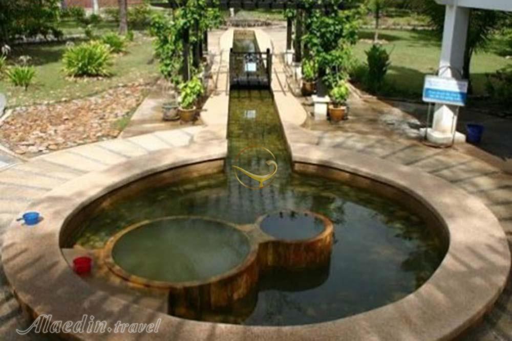 چشمه های آبگرم روستای آیرهانگات لنکاوی | علاءالدین تراول