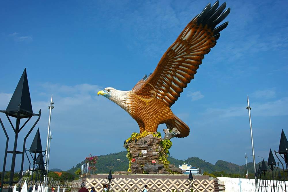 میدان عقاب (داتاران لانگ) لنکاوی | علاءالدین تراول