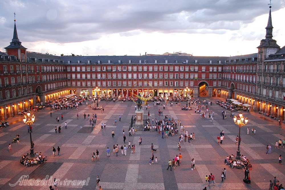 میدان اصلی (میدان بزرگ) در مادرید - اسپانیا | علاءالدین تراول