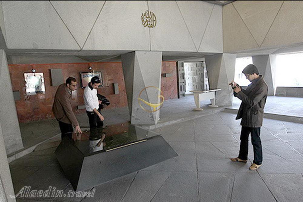 موزه آرامگاه نادر شاه (نادری) مشهد | علاءالدین تراول