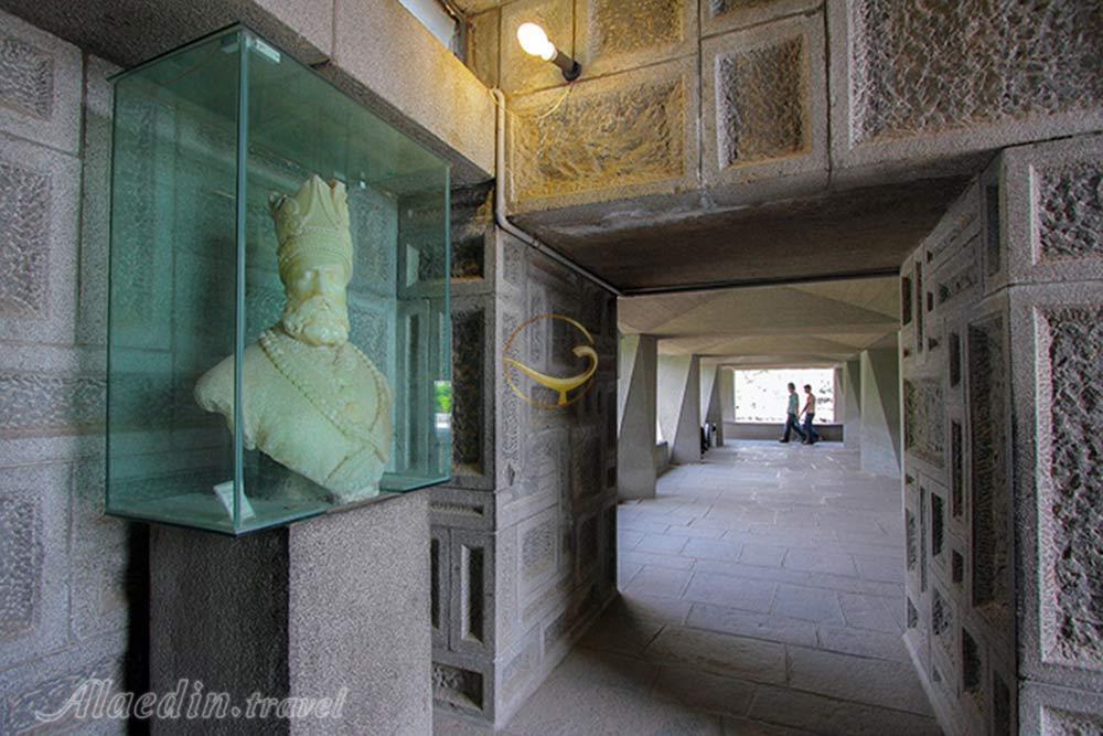 موزه آرامگاه نادر شاه (نادری) مشهد | علاءالدین تراول