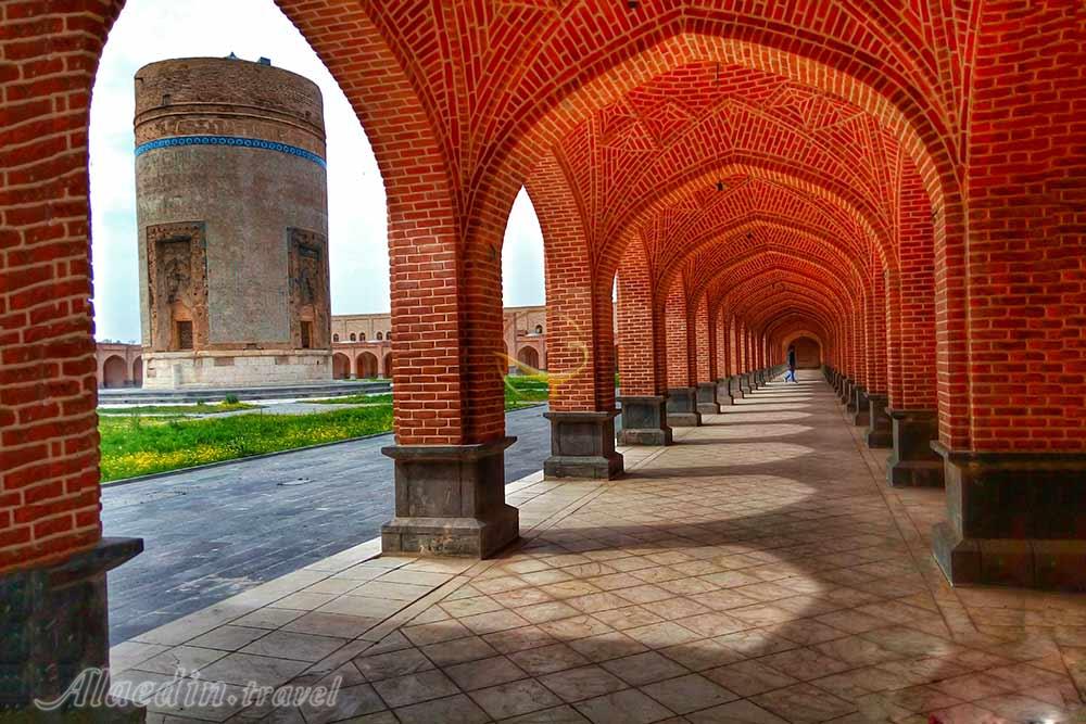 آرامگاه شیخ حیدر در مشگین شهر | علاءالدین تراول