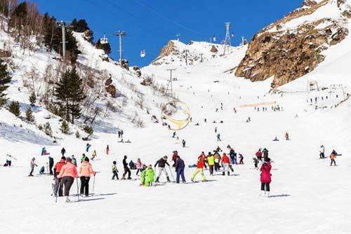 پیست اسکی گودائوری شهر کازبگی در متسختا - گرجستان