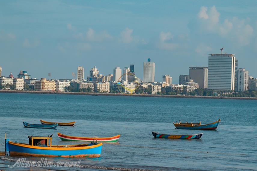 ساحل و گذرگاه دریایی مارین درایو بمبئی - هند