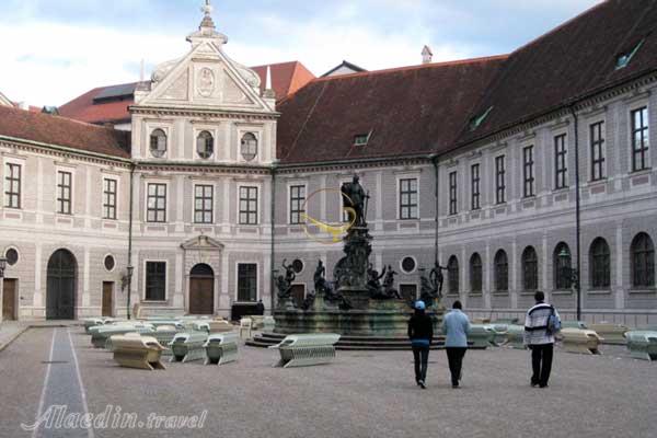 تئاتر کوویلیز در مونیخ - آلمان