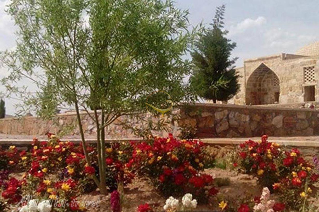 دهکده گل سرخ نایین | علاءالدین تراول