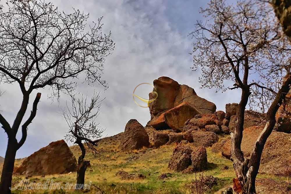 پیکره سنگی بابا داوود عنبران نمین | علاءالدین تراول