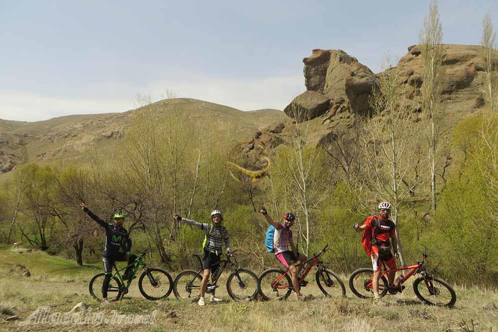 پیکره سنگی بابا داوود عنبران نمین | علاءالدین تراول