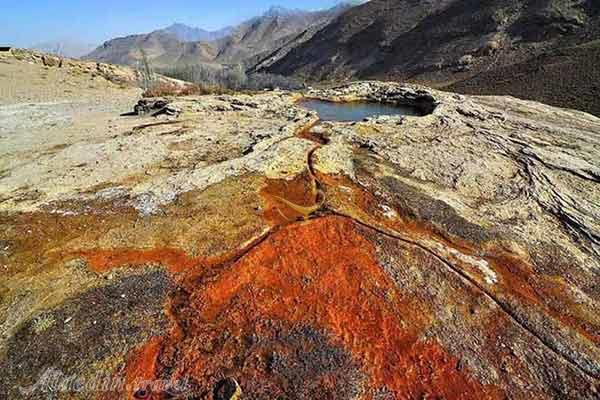 چشمه آب سرخ فریزهند نطنز