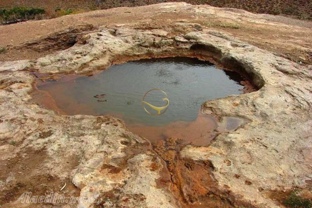 چشمه آب سرخ فریزهند نطنز | علاءالدین تراول