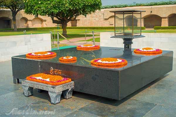 آرامگاه مهاتما گاندی در دهلی نو - هند