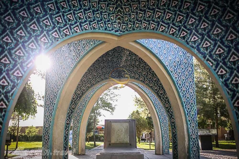 آرامگاه کمال الملک نیشابور | علاءالیدن تراول