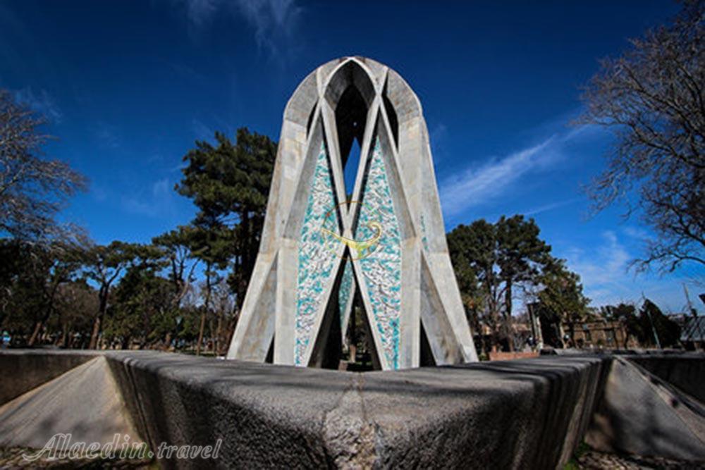 آرامگاه حکیم عمر خیام در نیشابور | علاءالدین تراول