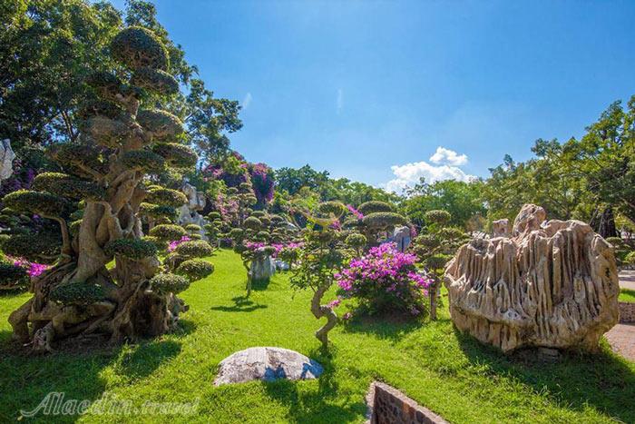 پارک سنگی و مزرعه کروکودیل در پاتایا - تایلند