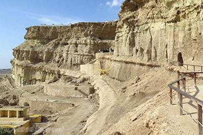 غار خربس قشم