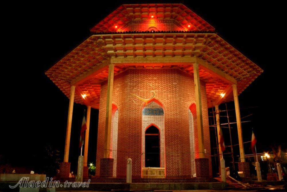 آرامگاه میرزا کوچک خان جنگلی در رشت | علاءالدین تراول