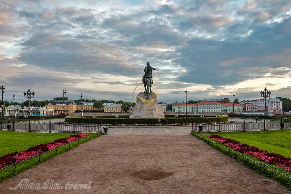 تندیس پترکبیر سنت پترزبورگ روسیه | علاءالدین تراول