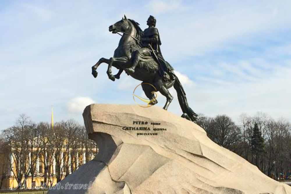 میدان تاریخی دکابریستف سنت پترزبورگ روسیه | علاءالدین تراول