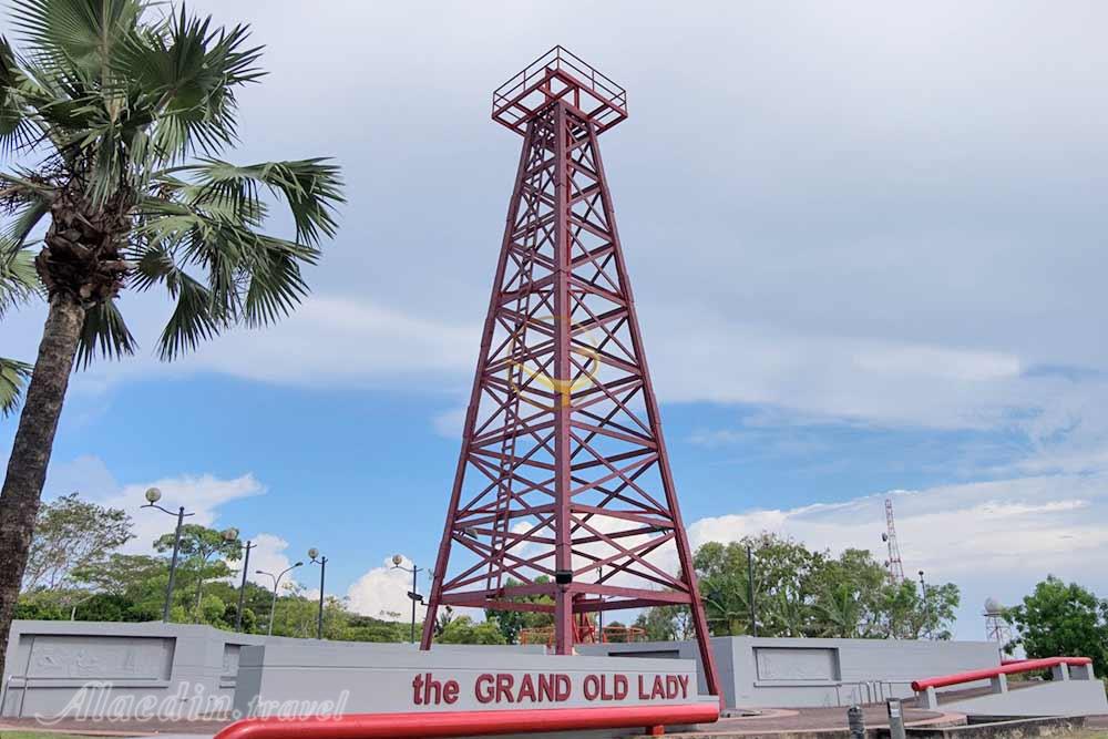 یادبود تاریخی گراند اولد لیدی ساراواک | علاءالدین تراول