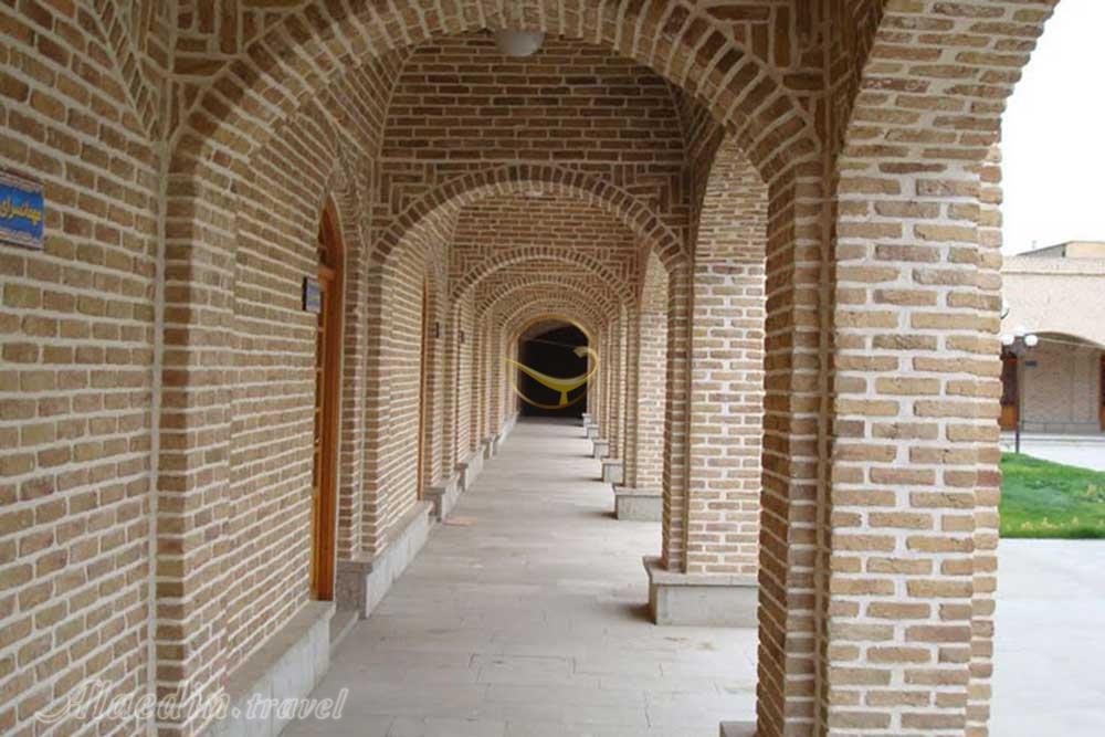 آرامگاه شیخ محمود شبستری | علاءالدین تراول